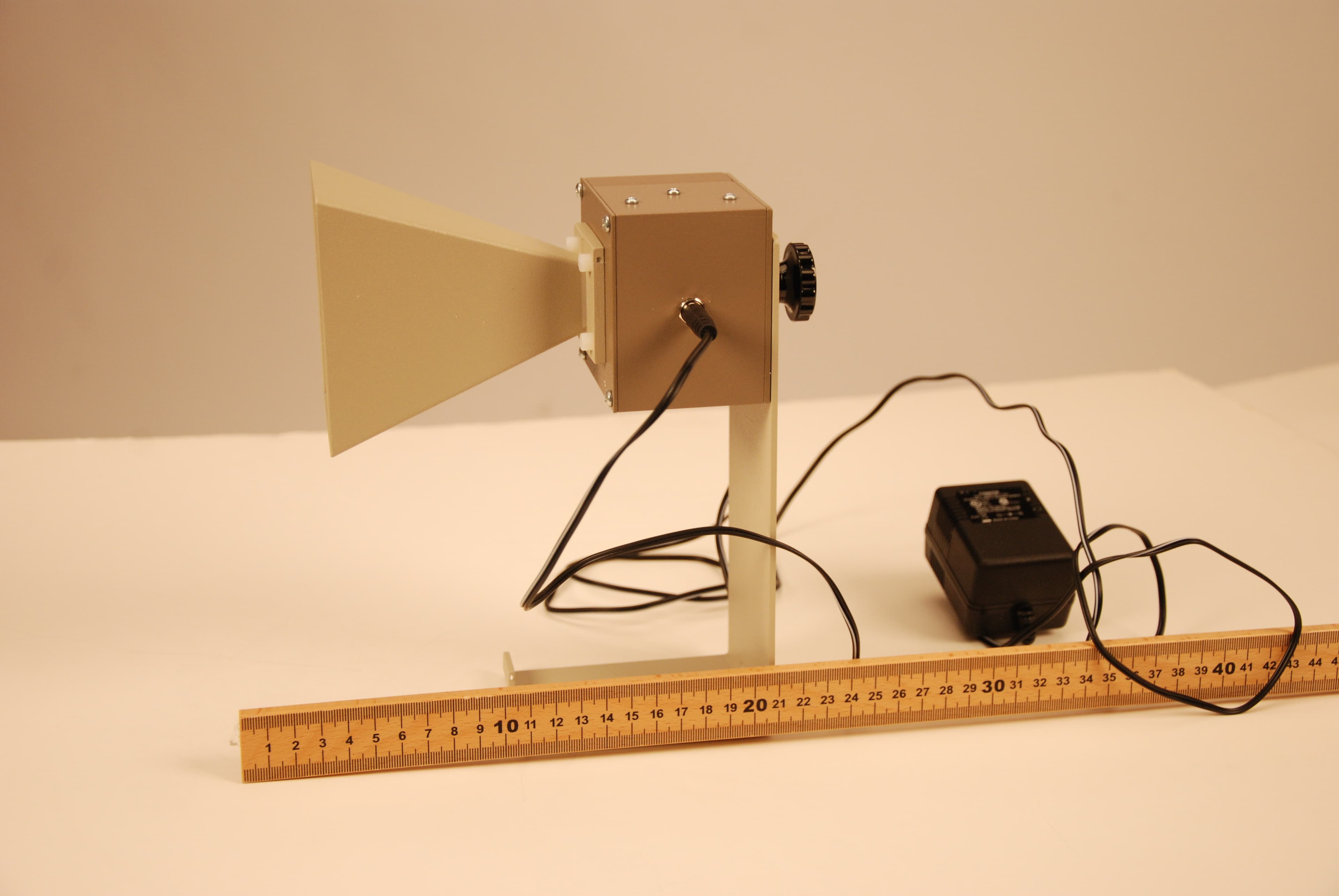 Gun Diode Microwave Transmitter - FCC ID TDQ080187 - PASCO scientific (2)
