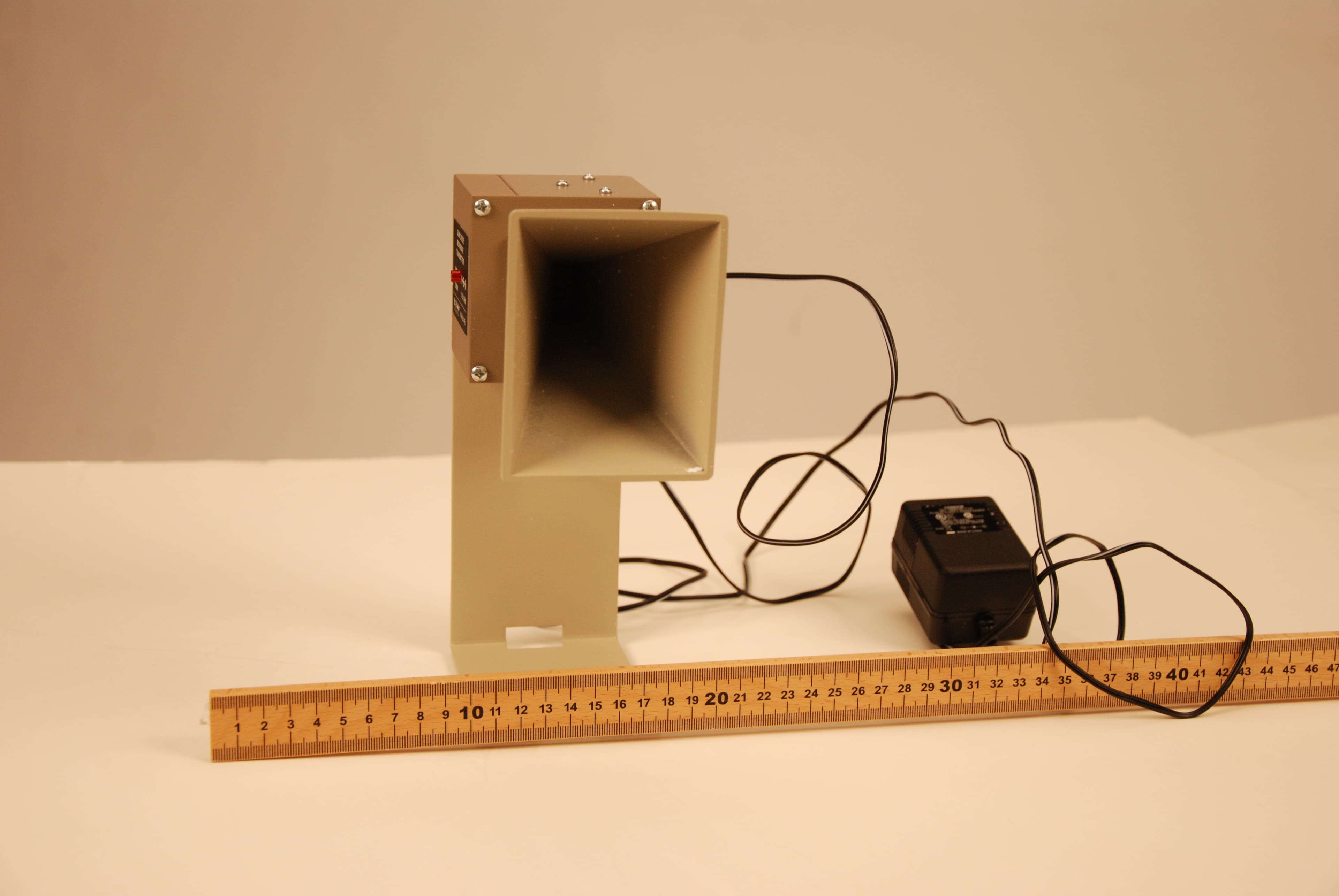 Gun Diode Microwave Transmitter - FCC ID TDQ080187 - PASCO scientific (1)