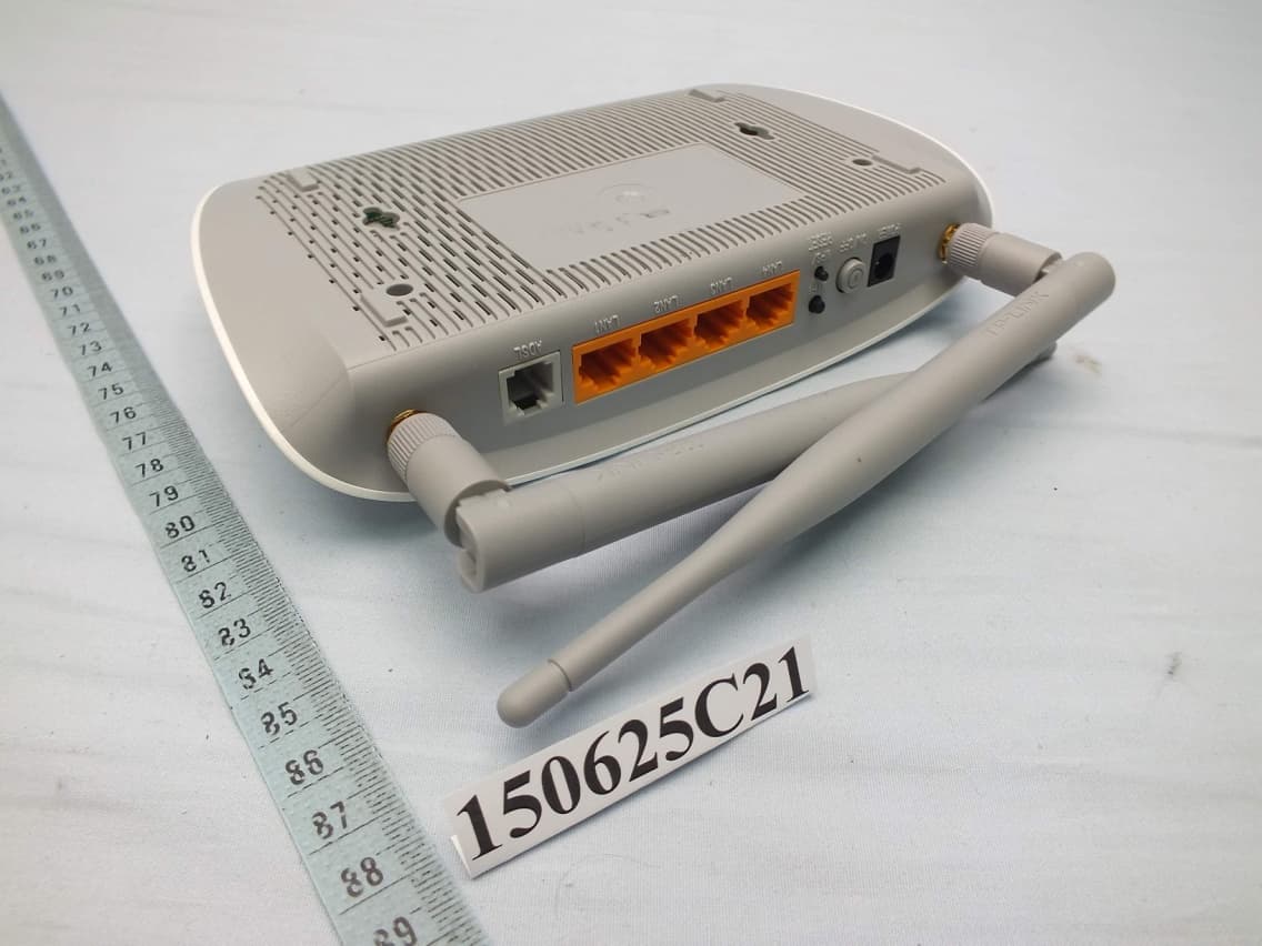 300Mbps Wireless N ADSL2+ Modem Router - FCC ID TE7TDW8961NDV4 - TP-Link Technologies Co., Ltd. (1)