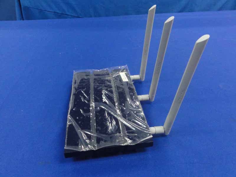 300Mbps Wireless N Gigabit Router - FCC ID TE7WR1043NDV2 - TP-Link Technologies Co., Ltd. (2)