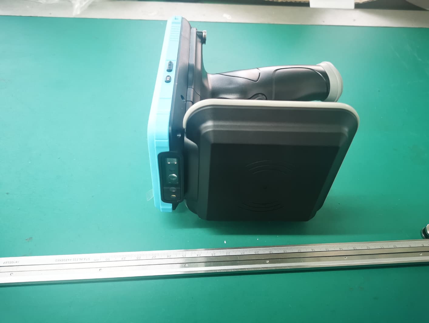 Portable reader - FCC ID TQ4-XC2907A - Invengo Information Technology Co., Ltd. (4)
