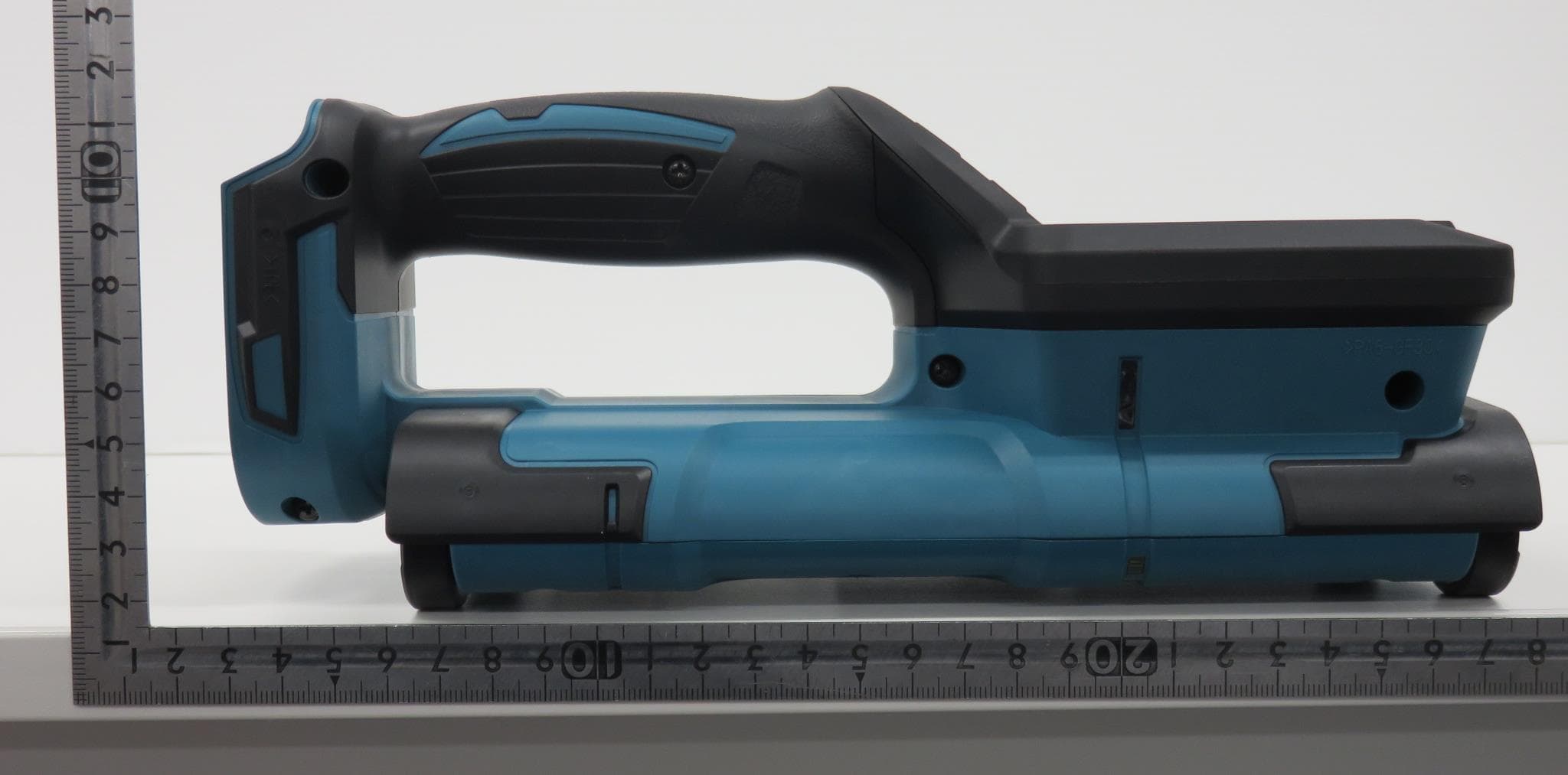 Rechargeable Wall Scanner - FCC ID TR2DWD181 - Makita Corporation (2)