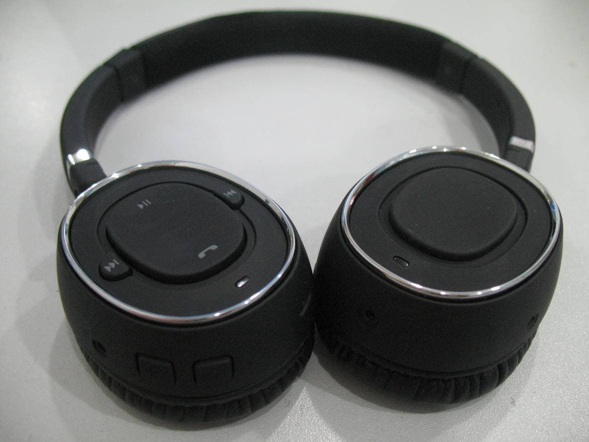 BLUETOOTH HEADSET - FCC ID TTC-BT-0300 - Fujikon Industrial  Co., Ltd. (2)