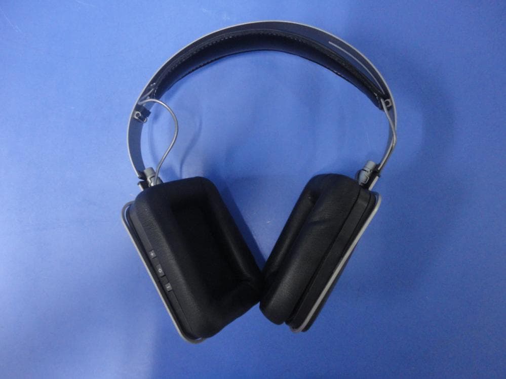 Bluetooth headset - FCC ID TTC-BT-HARMANBT - Fujikon Industrial  Co., Ltd. (3)