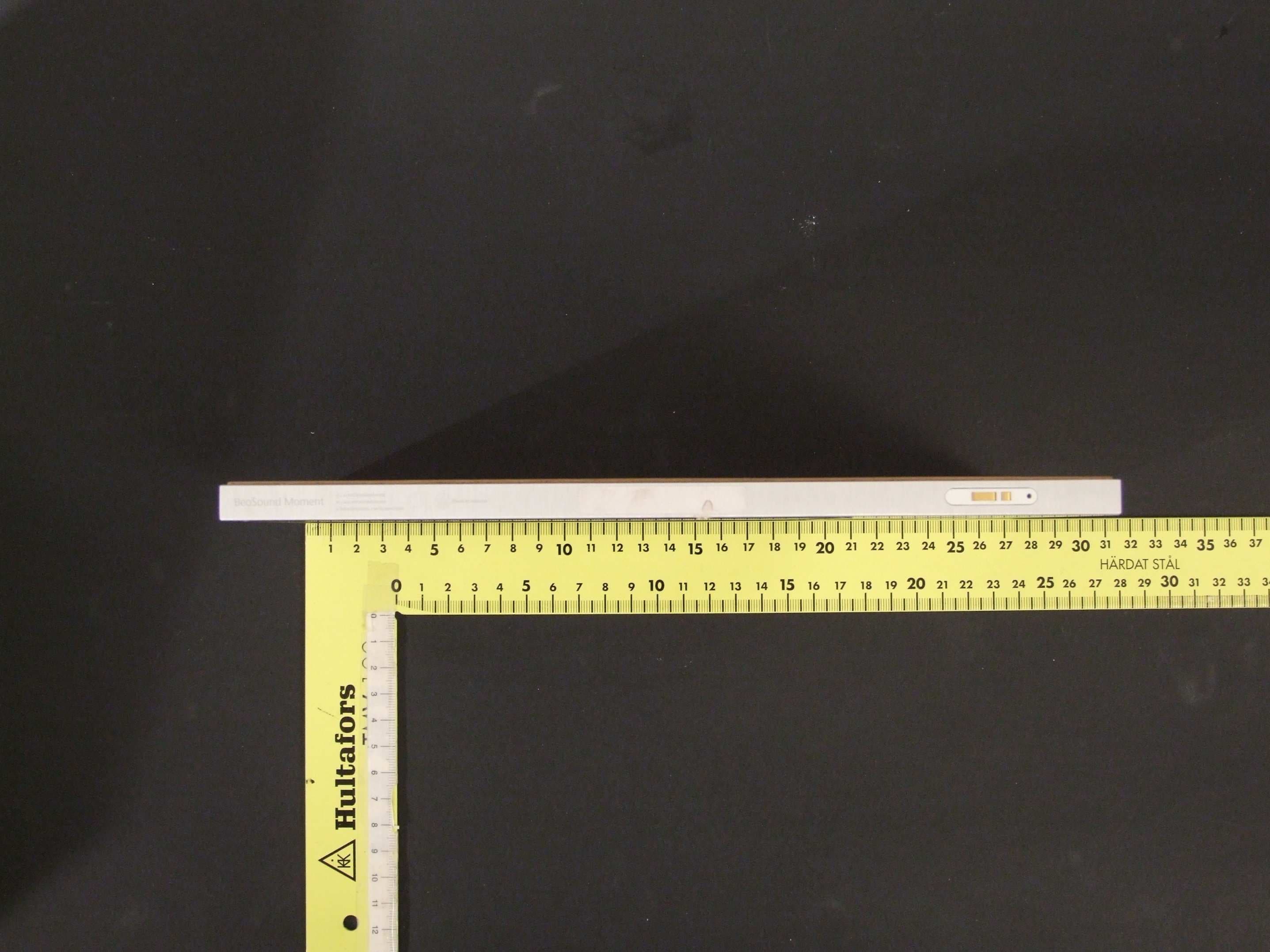 2.4GHz WLAN Audio Remote Control - FCC ID TTUBSMOMENT - Bang & Olufsen a/s