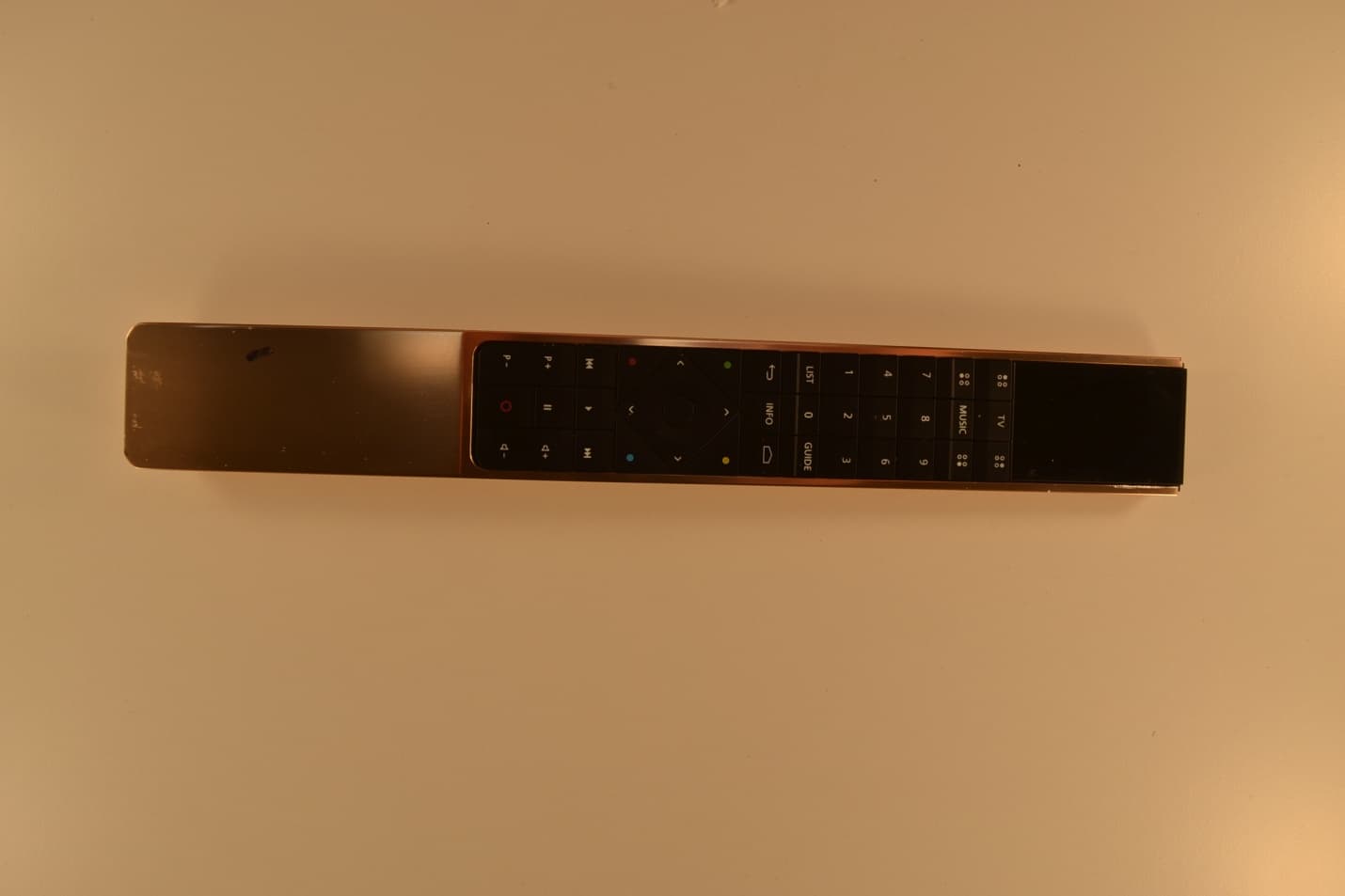 BLE Remote Control - FCC ID TTURC1 - Bang & Olufsen a/s (2)