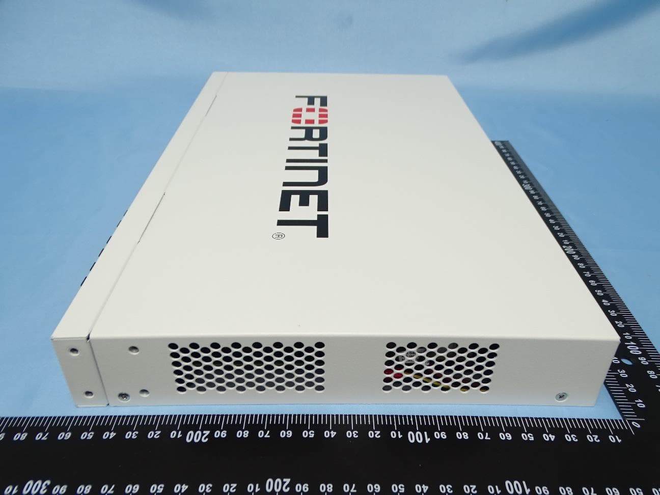 Network Security Gateway - FCC ID TVE-111T17A - Fortinet Inc. (4)