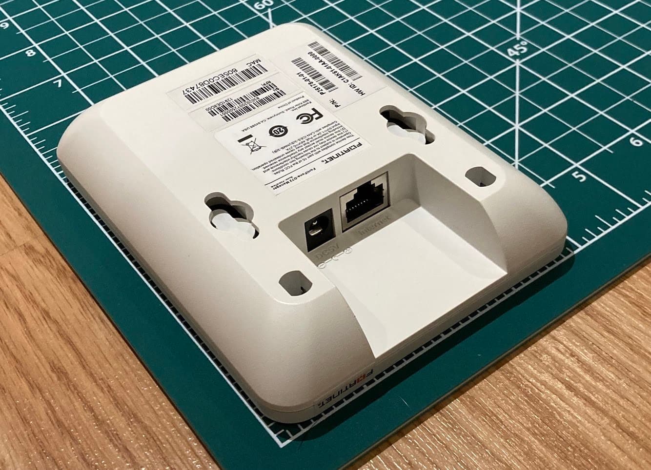 DECT IP Base Station - FCC ID TVE-FOND72B - Fortinet Inc.