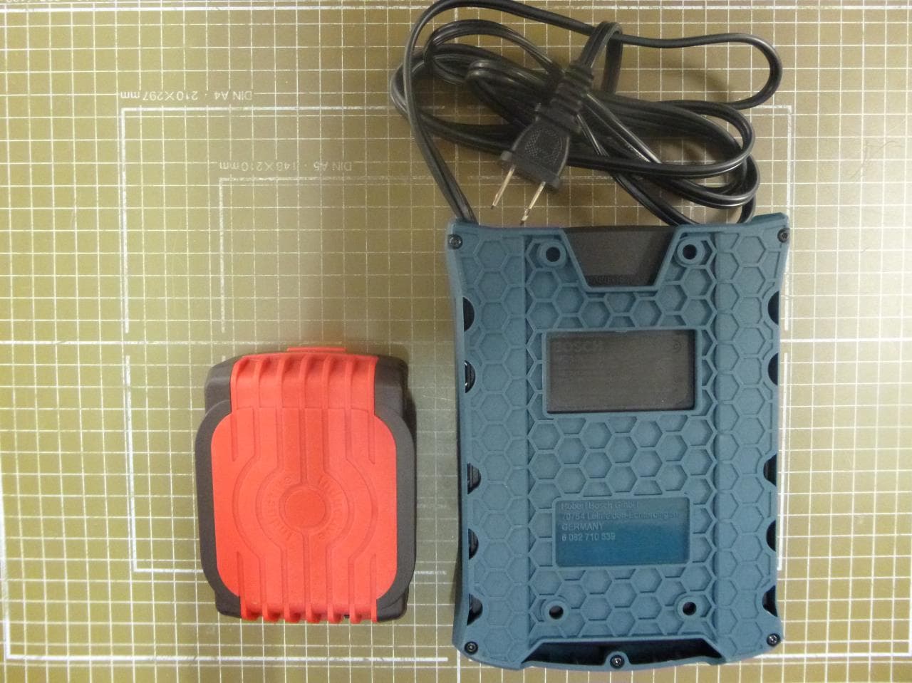 Wireless Charger - FCC ID TXTWC18C - Robert Bosch Tool Corporation (4)
