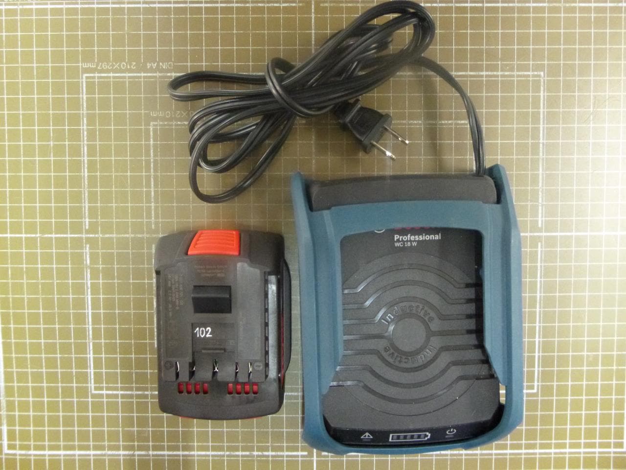 Wireless Charger - FCC ID TXTWC18C - Robert Bosch Tool Corporation (2)