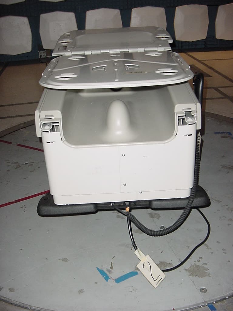 Exam Table w/ Remote Control Transmitter - FCC ID U399A429T1 - Midmark Corporation (4)