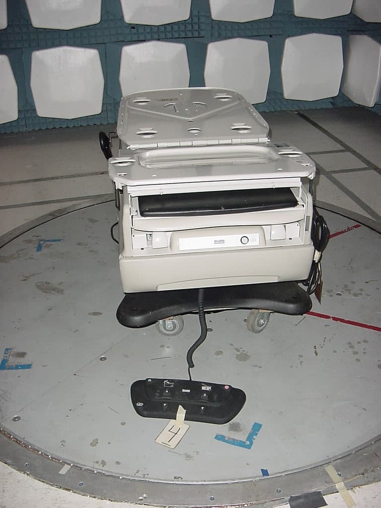 Exam Table w/ Remote Control Transmitter - FCC ID U399A429T1 - Midmark Corporation