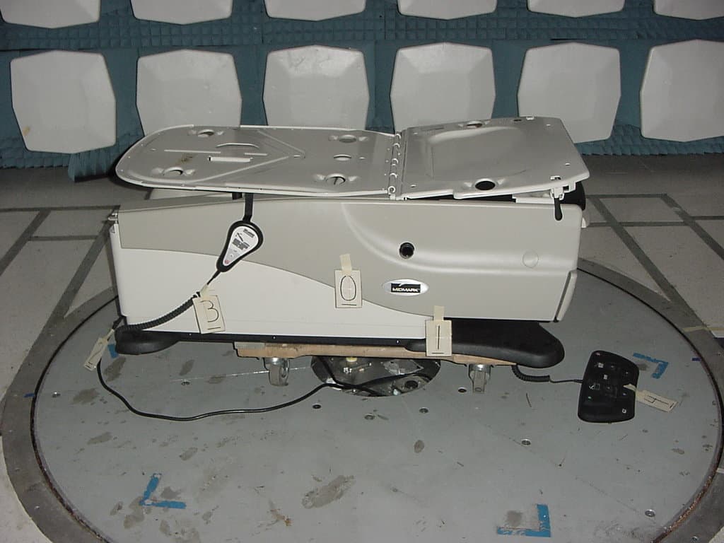 Exam Table w/ Remote Control Transmitter - FCC ID U399A429T1 - Midmark Corporation (3)