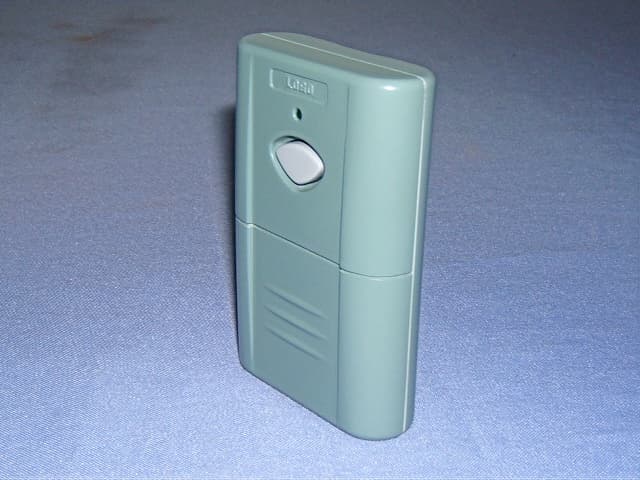 Remote Control Transmitter - FCC ID U42MULTICODETR002 - IMX Global Corporation (2)