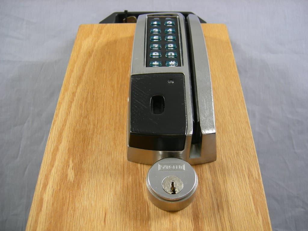 Microprocessor Controlled Networked Locks - FCC ID U4A-SCYICLS2 - ASSA ABLOY Inc.