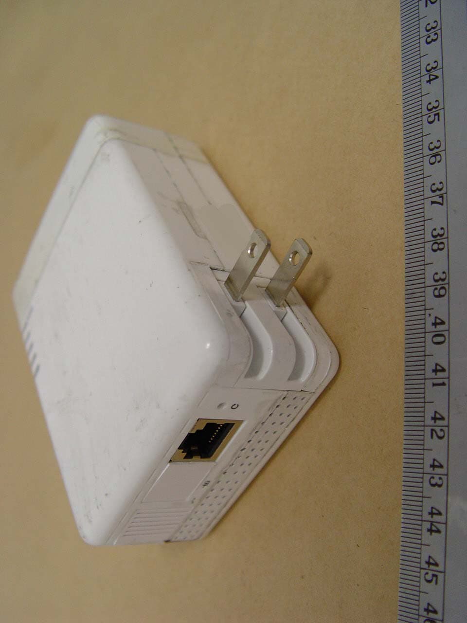 85M HomePlug Wireless Ethernet Broadband Router - FCC ID U6APR136G - E-Top Network Technology Inc. (2)