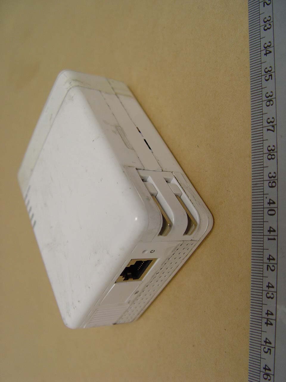 85M HomePlug Wireless Ethernet Broadband Router - FCC ID U6APR136G - E-Top Network Technology Inc. (1)