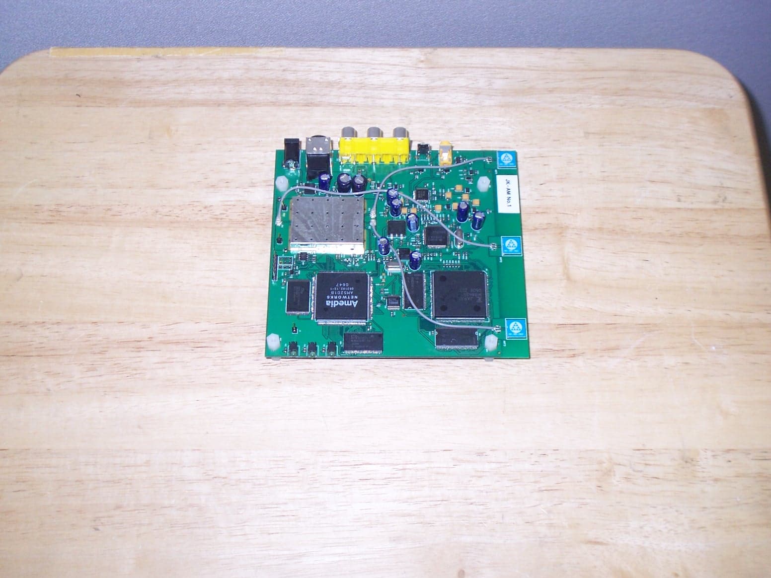 Digital Media Adapter - FCC ID U8B-DMA3-1L - Amedia Networks, Inc. (2)