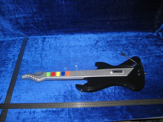 Wireless Guitar operating on 2.4 GHz - FCC ID U93GUITAR - The Ant Commandos, Inc (2)