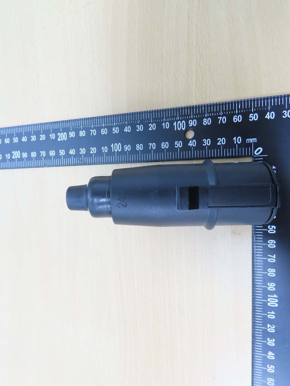 Wireless Towing Light - FCC ID UAB9371 - Many Wain Enterprise Co., Ltd (3)
