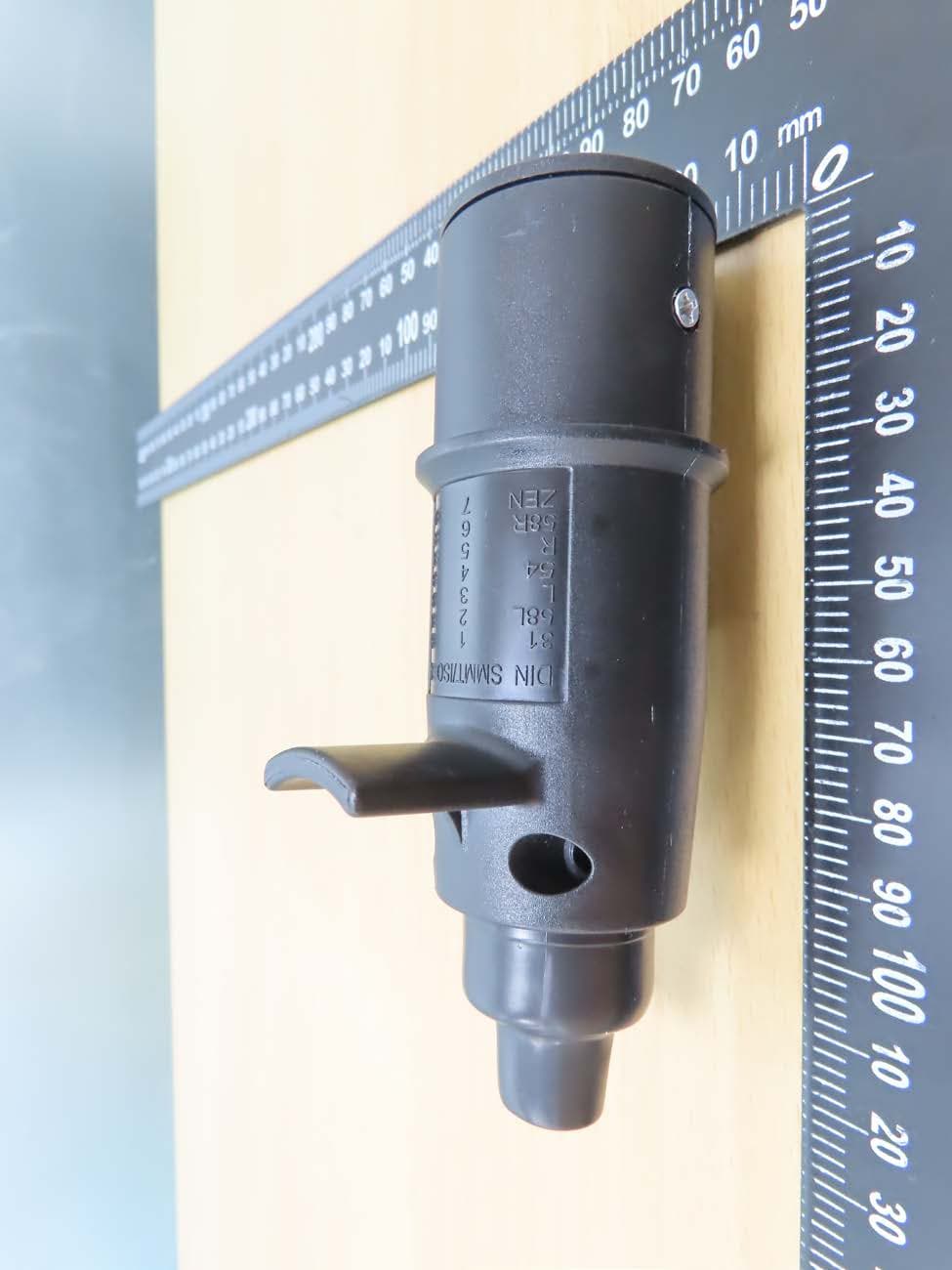 Wireless Towing Light - FCC ID UAB9371 - Many Wain Enterprise Co., Ltd (2)