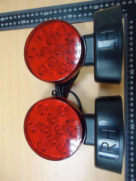 Wireless Towing lights - FCC ID UAB937R01 - Many Wain Enterprise Co., Ltd
