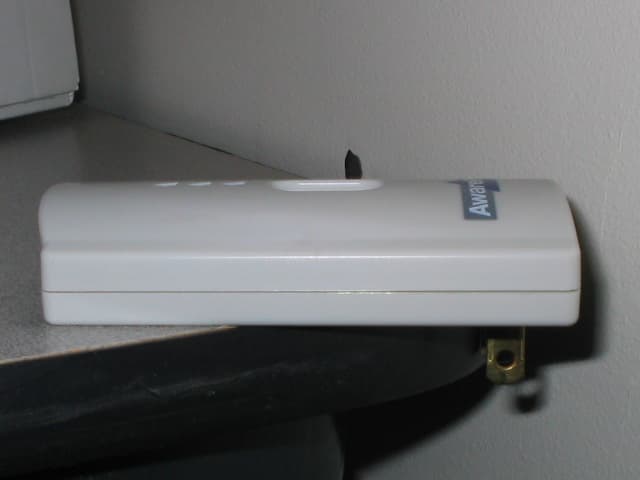 Plug-In Wireless Mesh Network Transceiver - FCC ID UAG-00000000R100 - AwarePoint Corporation (2)