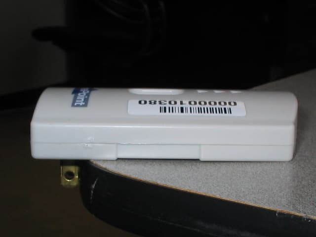 Plug-In Wireless Mesh Network Transceiver - FCC ID UAG-00000000R100 - AwarePoint Corporation (3)