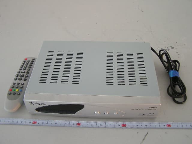 Digital Video Broadcasting Satellite Receiver - FCC ID UD766778800 - Jinhua Boxsam Electronic Co., Ltd. (2)
