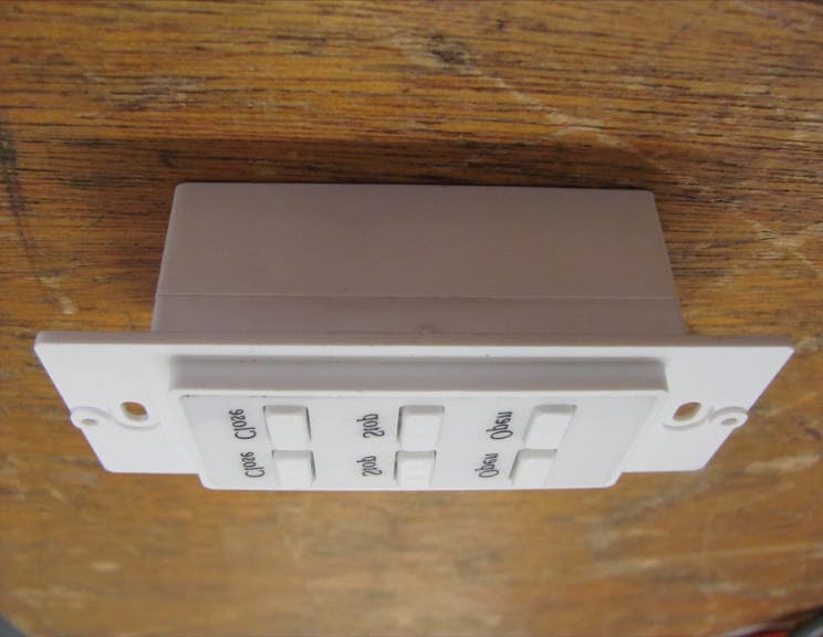 Wireless 2 Channel Low Voltage Switch - FCC ID UGP-WSW002 - BTX Holdings Inc (3)