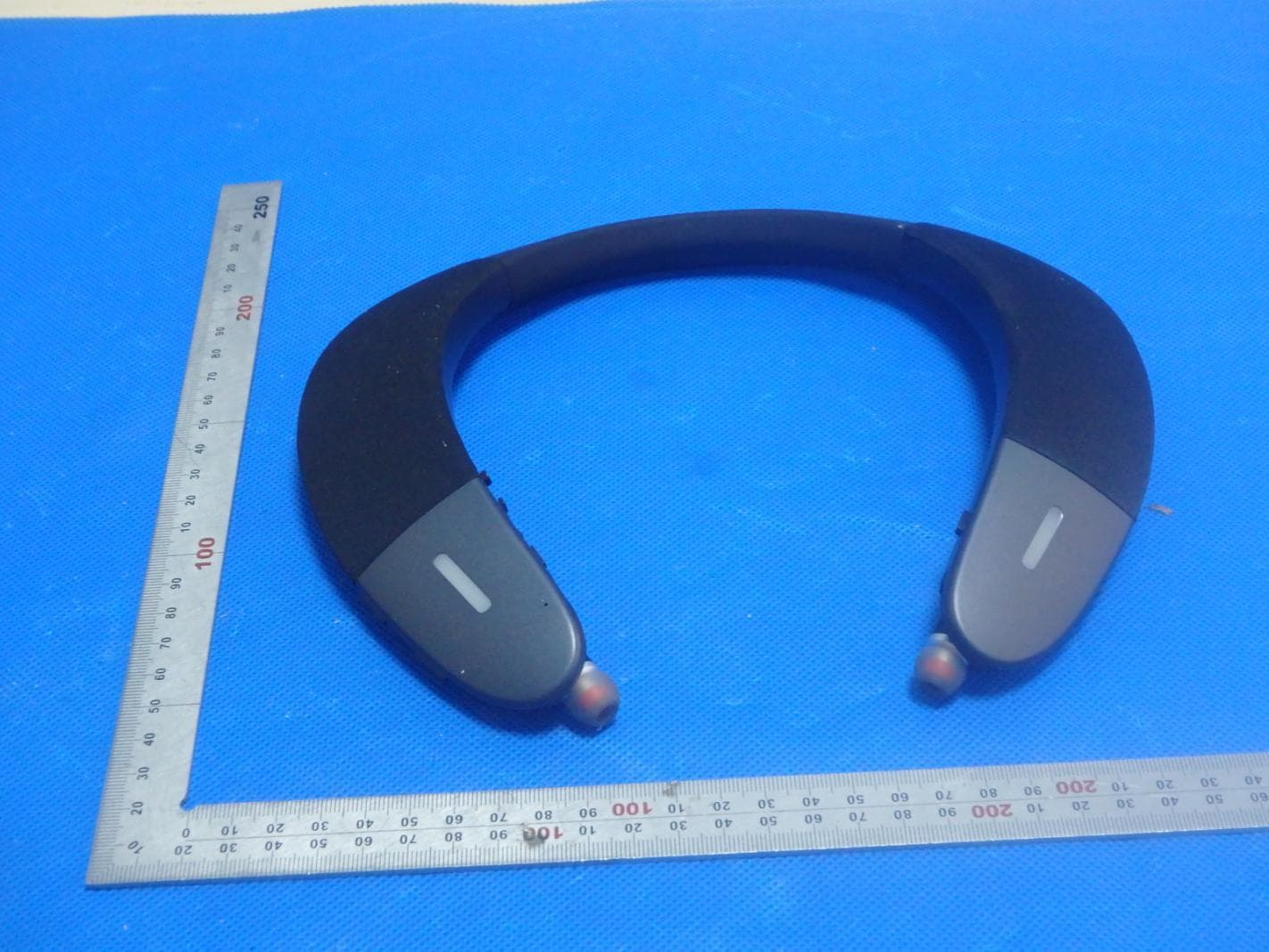 Bluetooth Headset with Speaker - FCC ID UHBSX-822 - Shenzhen Shuaixian Electronic Equipment Co., Ltd. (3)