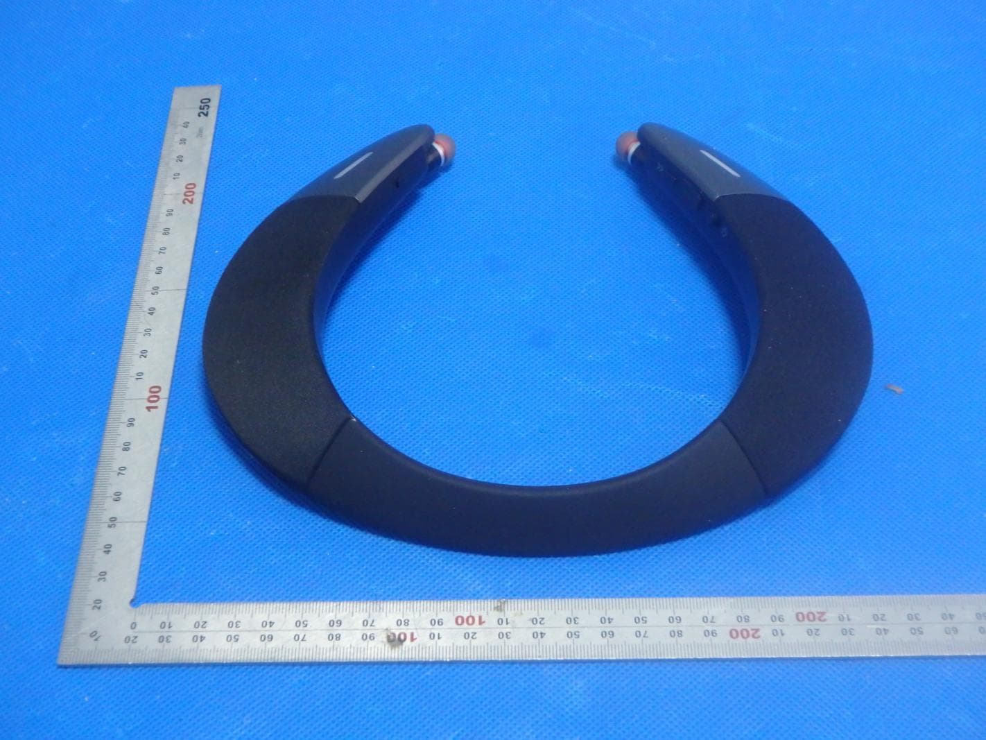 Bluetooth Headset with Speaker - FCC ID UHBSX-822 - Shenzhen Shuaixian Electronic Equipment Co., Ltd. (2)