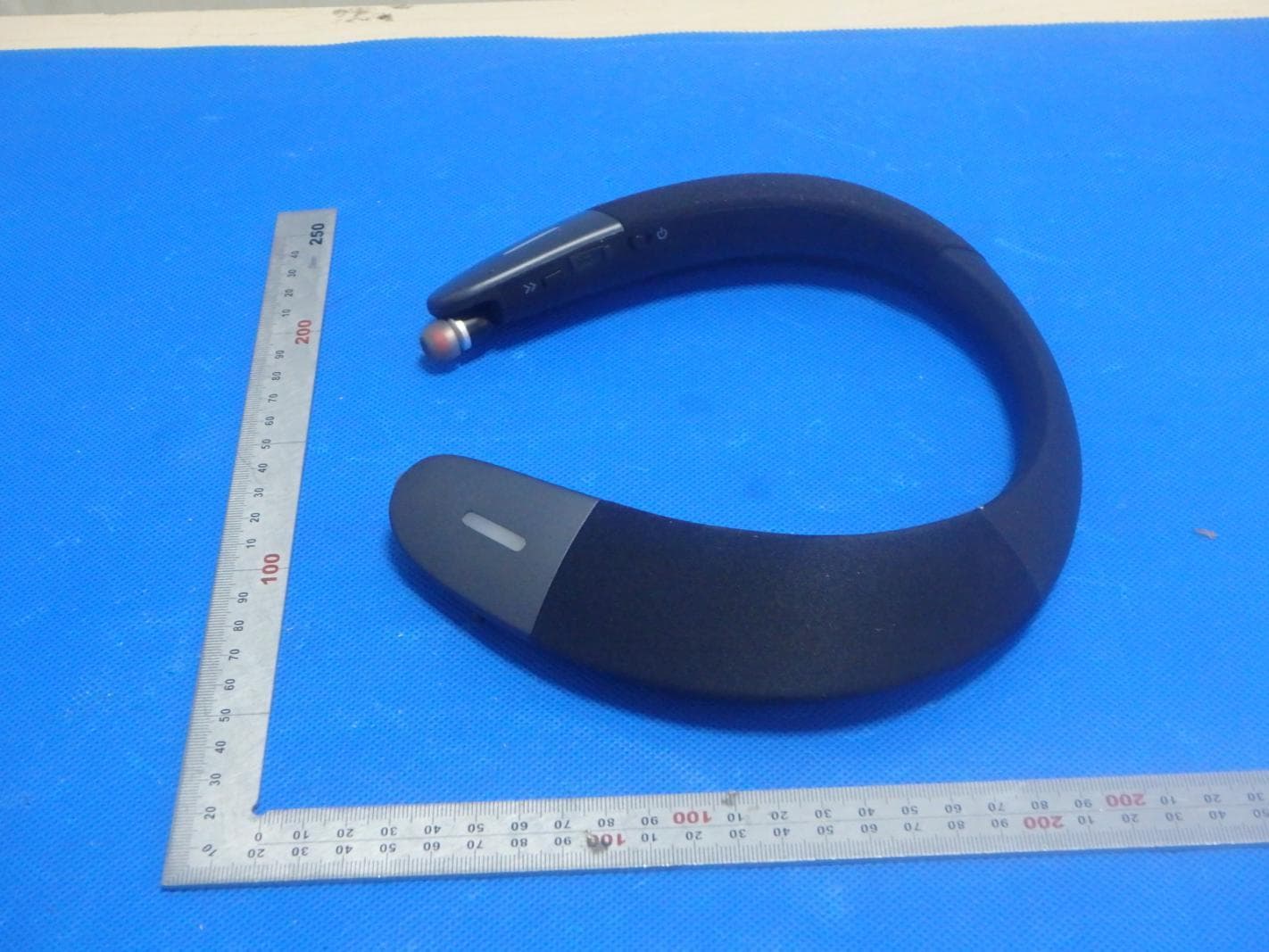 Bluetooth Headset with Speaker - FCC ID UHBSX-822 - Shenzhen Shuaixian Electronic Equipment Co., Ltd. (4)