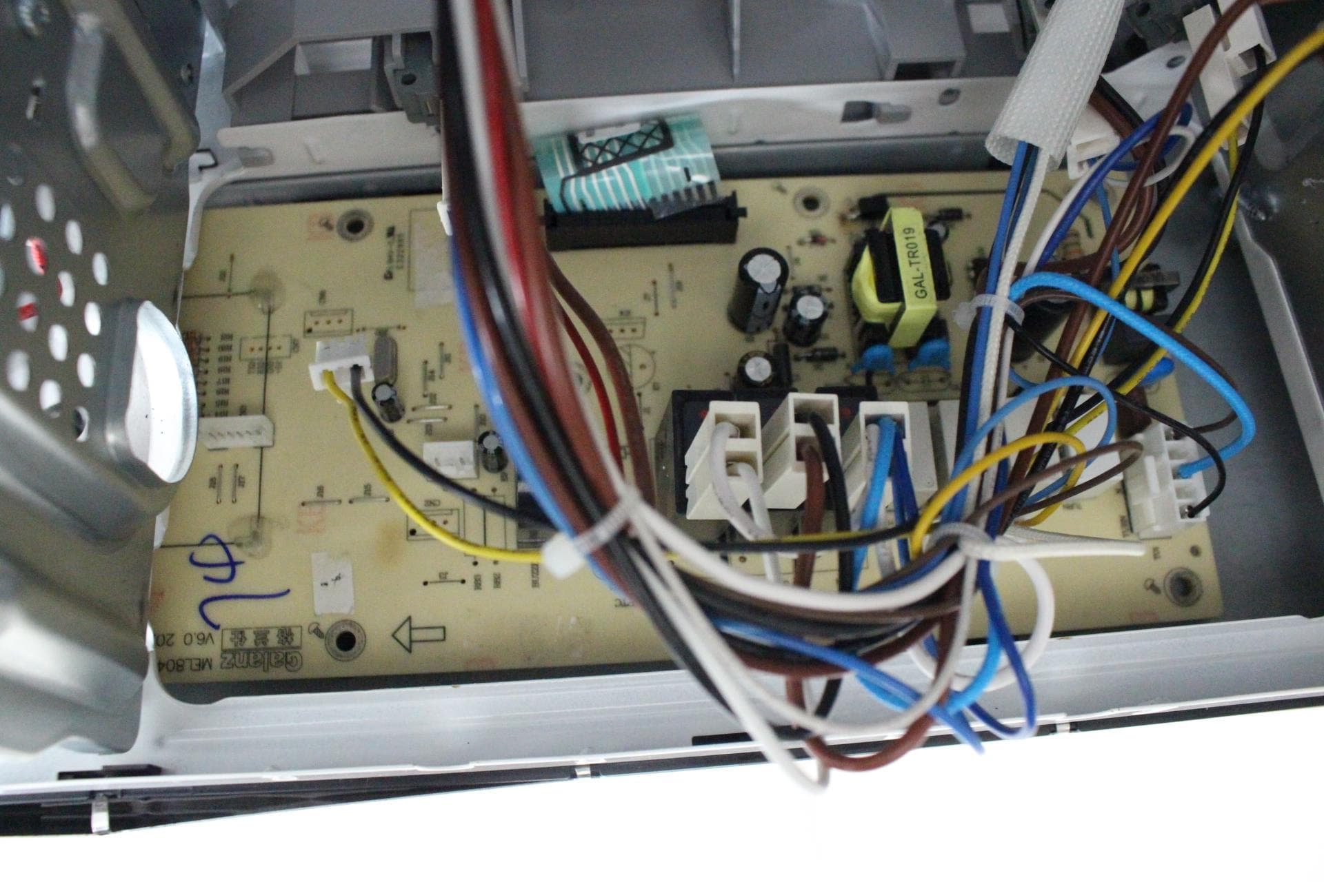 Microwave Oven - FCC ID UHW10048003 - Guangdong Galanz Enterprises Co., Ltd. (2)