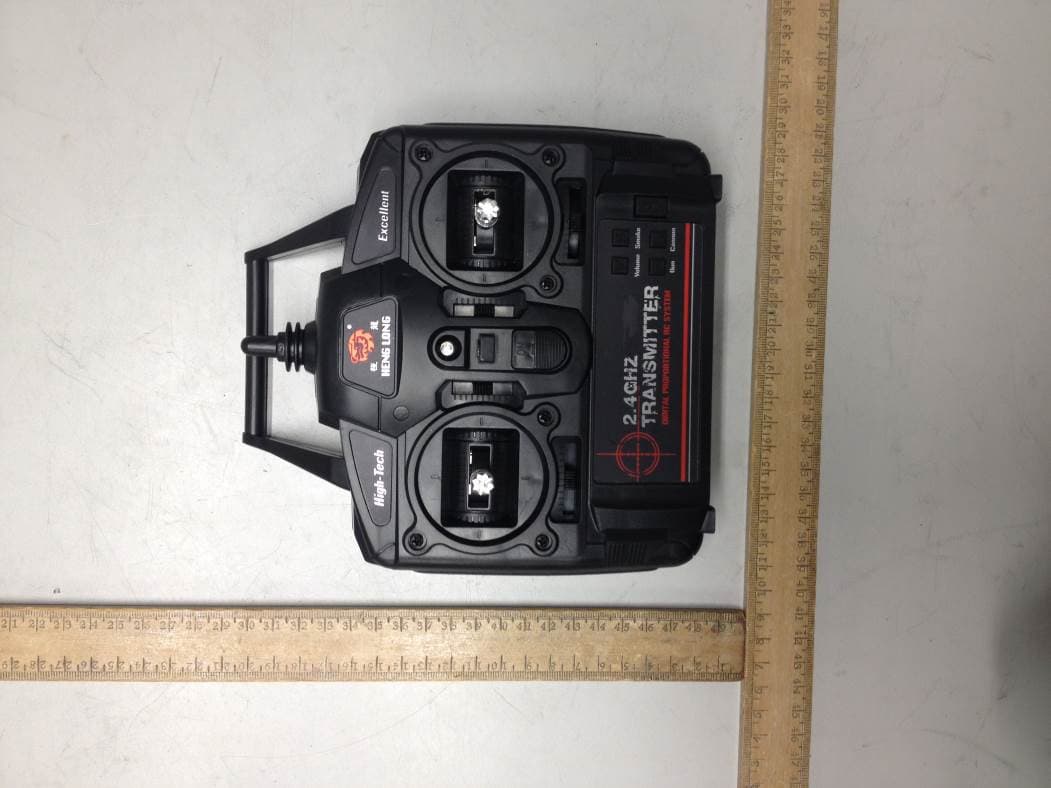 Radio Control Toy Transmitter (2.4GHz) - FCC ID UI8HENGLONGTANK - Chenghai Henglong Plastic Toys Co., Ltd. (2)