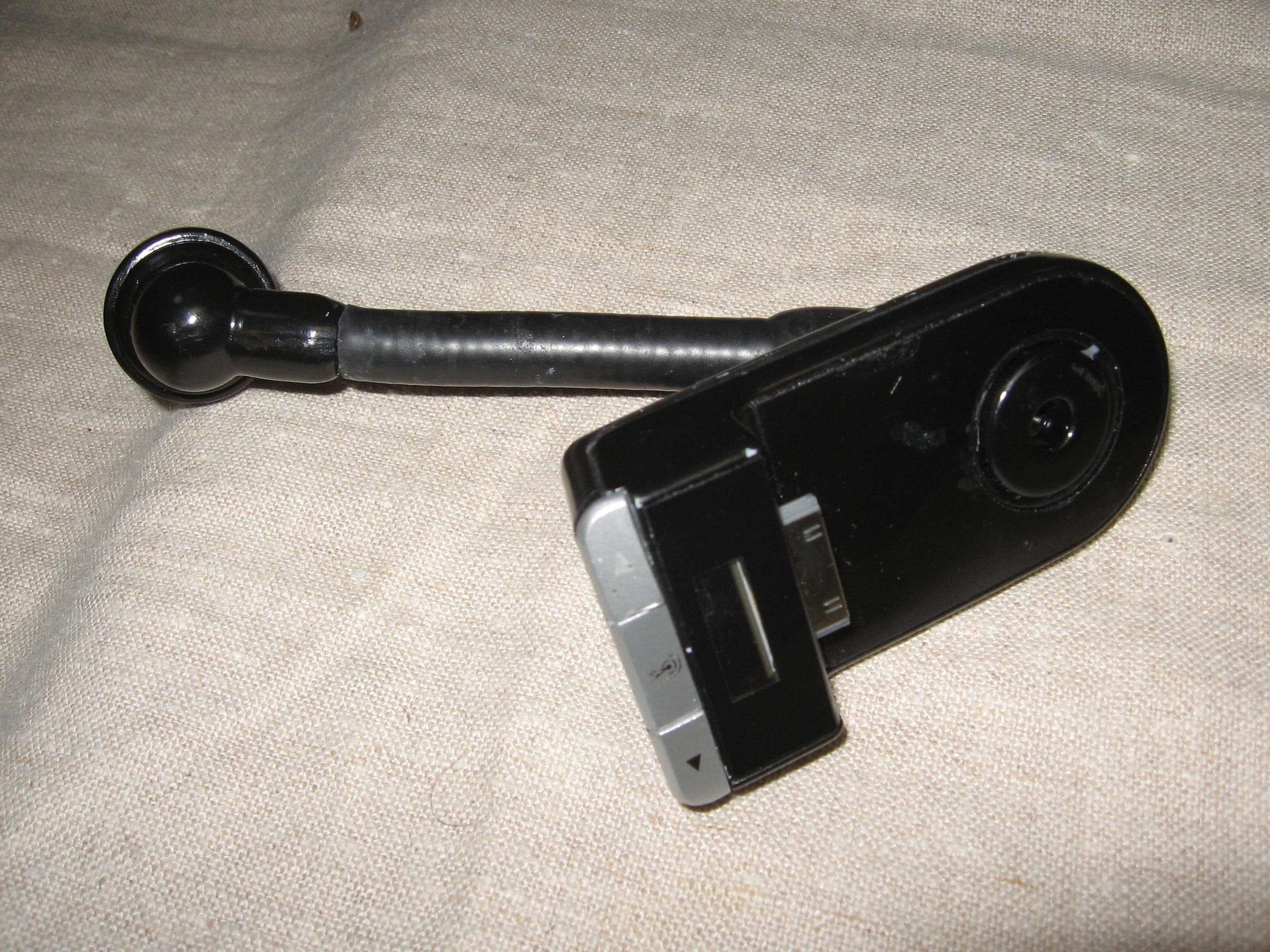 DLO TransDock 3 FM Transmitter - FCC ID UIX0712D - Netalog, Inc. d/b/a Digital Lifestyle Outfitters (1)