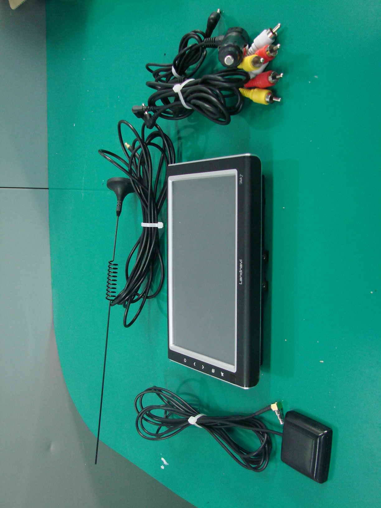7 Inch Navigation System - FCC ID UJO-2MT-SM400 - 2MTECH Inc. (3)