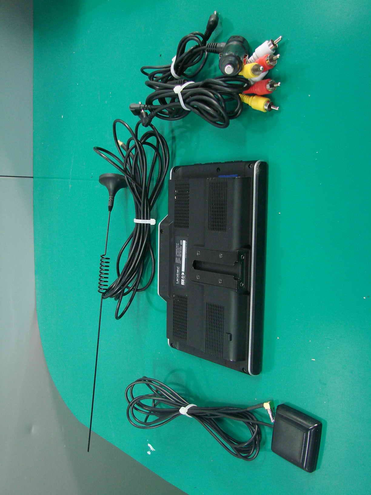 7 Inch Navigation System - FCC ID UJO-2MT-SM400 - 2MTECH Inc. (2)
