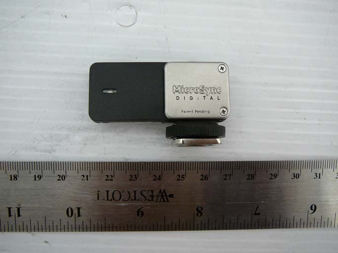 Wireless radio controller to trigger cameras and/or strobes. - FCC ID UJYMS0200 - Tamrac, Inc. (1)