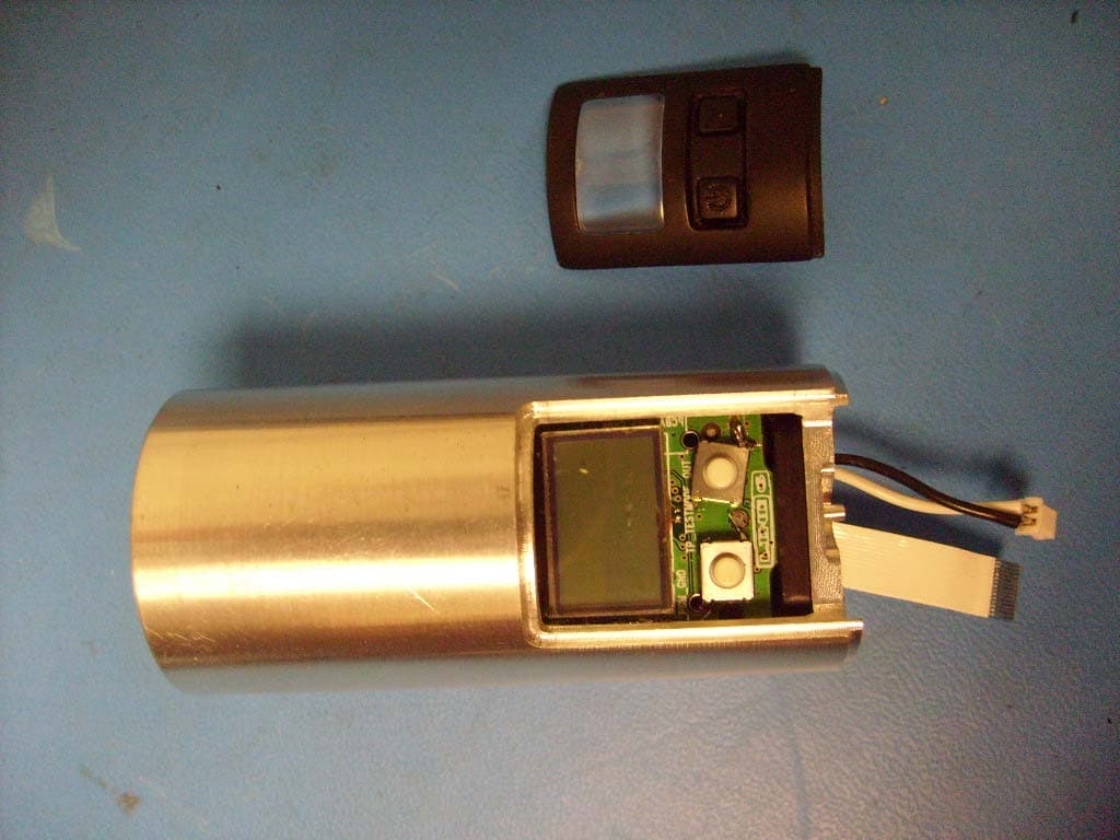 2.4 GHz Wireless handheld Microphone - FCC ID UOB916THH12 - Line 6 Digital Wireless Inc. (4)