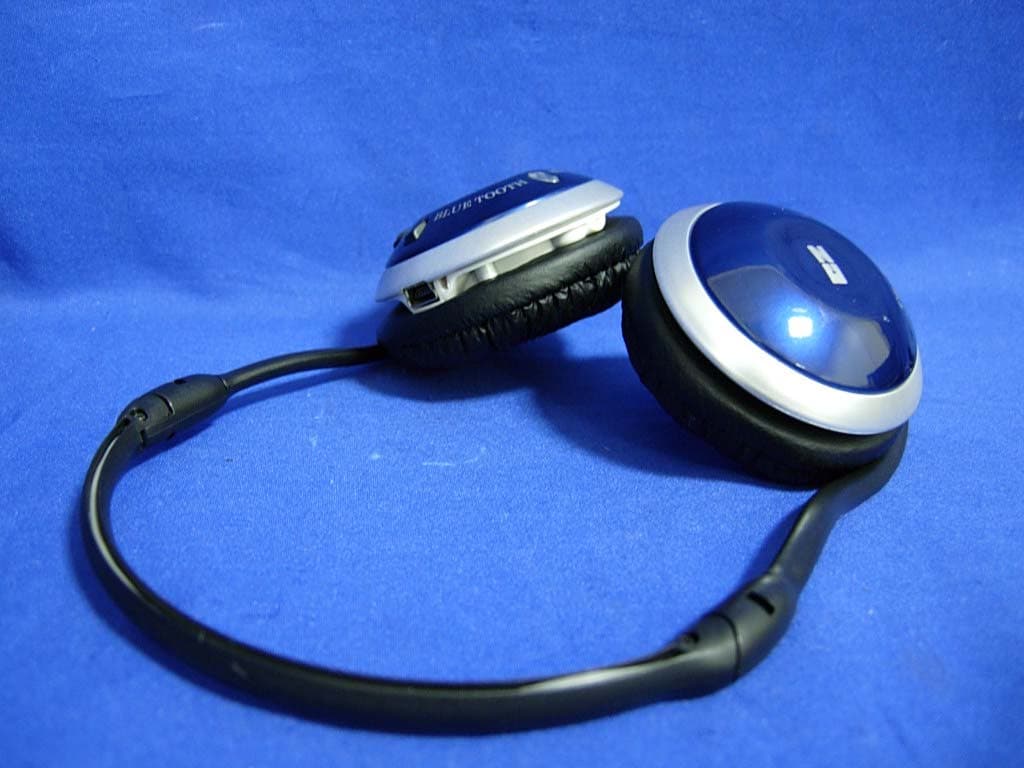 BLUETOOTH STEREO HEADSET - FCC ID UQS-CZ-900S - J-TEK Incorporation (2)