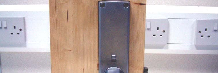 Battery powered lock and access control system - FCC ID USE746927 - Paxton Access Ltd (2)