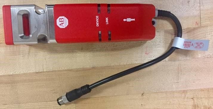 Interlocking guard with guard locking switch - FCC ID USM-440G-MZ - Rockwell Automation, Inc.