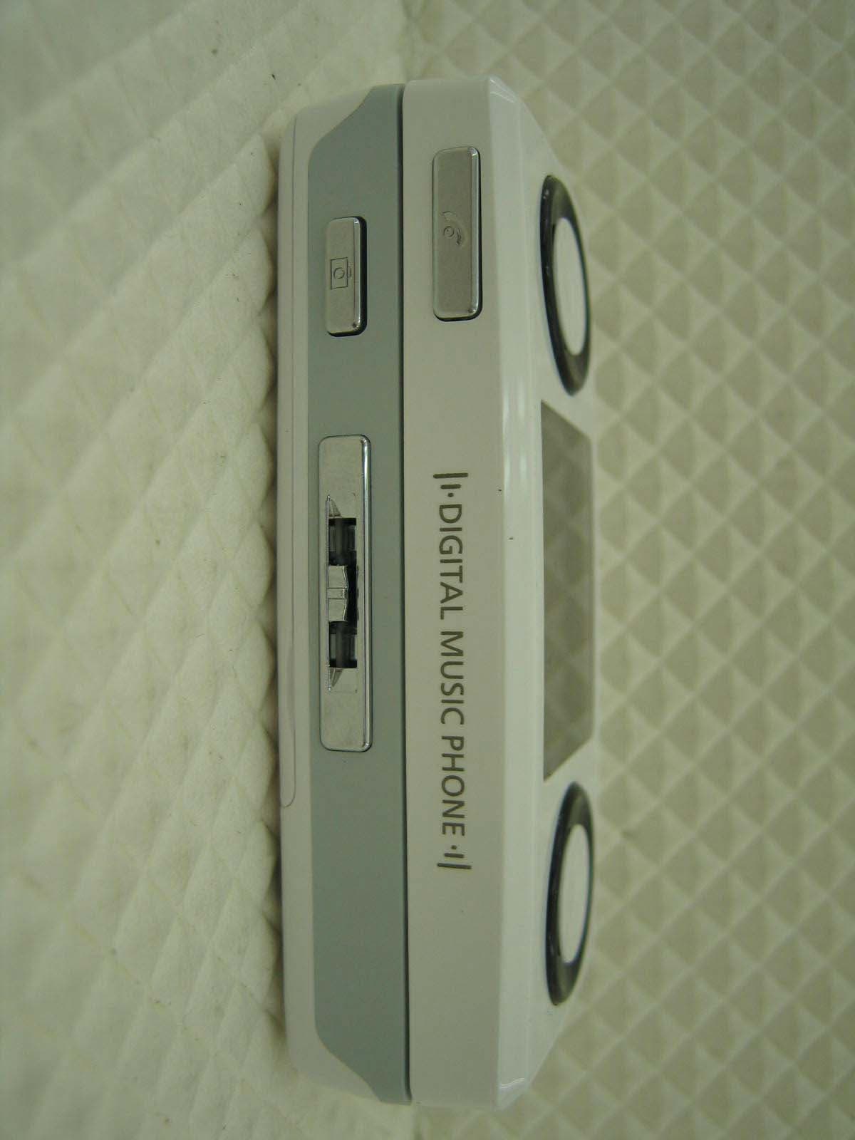 Tri-Band GSM 850/1800/1900 MHz Mobile Phone - FCC ID UTABOOM - Latte Communications, Inc. (4)