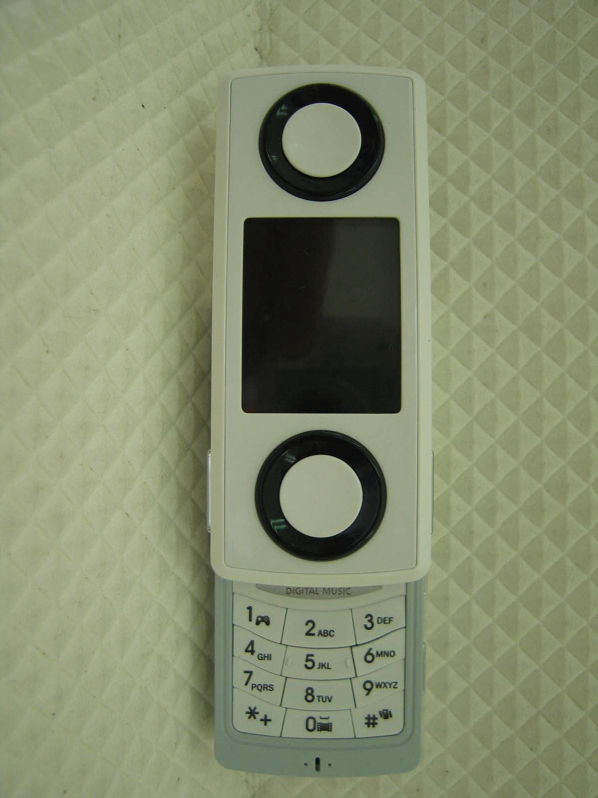Tri-Band GSM 850/1800/1900 MHz Mobile Phone - FCC ID UTABOOM - Latte Communications, Inc. (2)