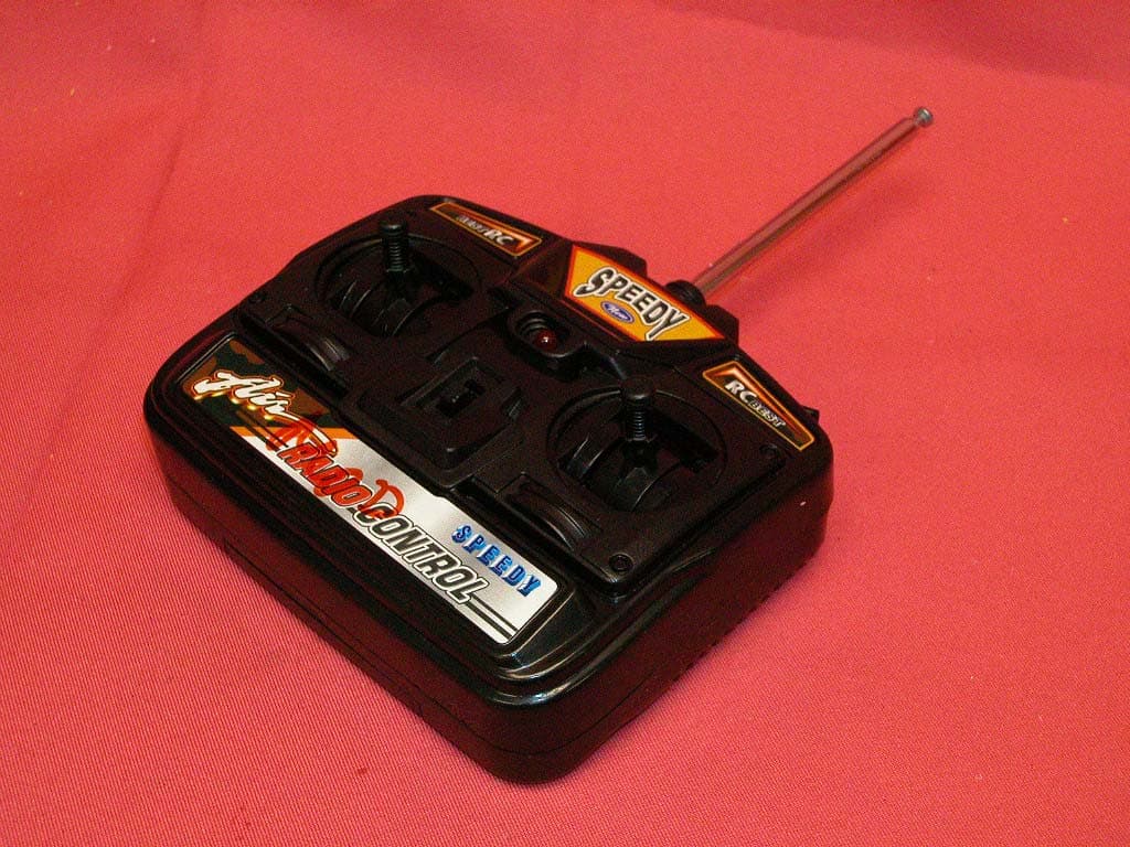 RC Car - FCC ID UV5EIYR09231R - EB Excalibur, Inc. (2)