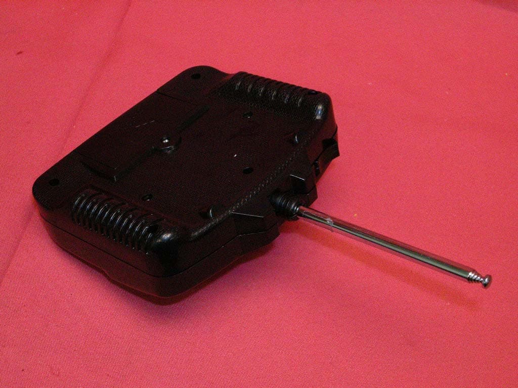 RC Car - FCC ID UV5EIYR09231R - EB Excalibur, Inc. (4)