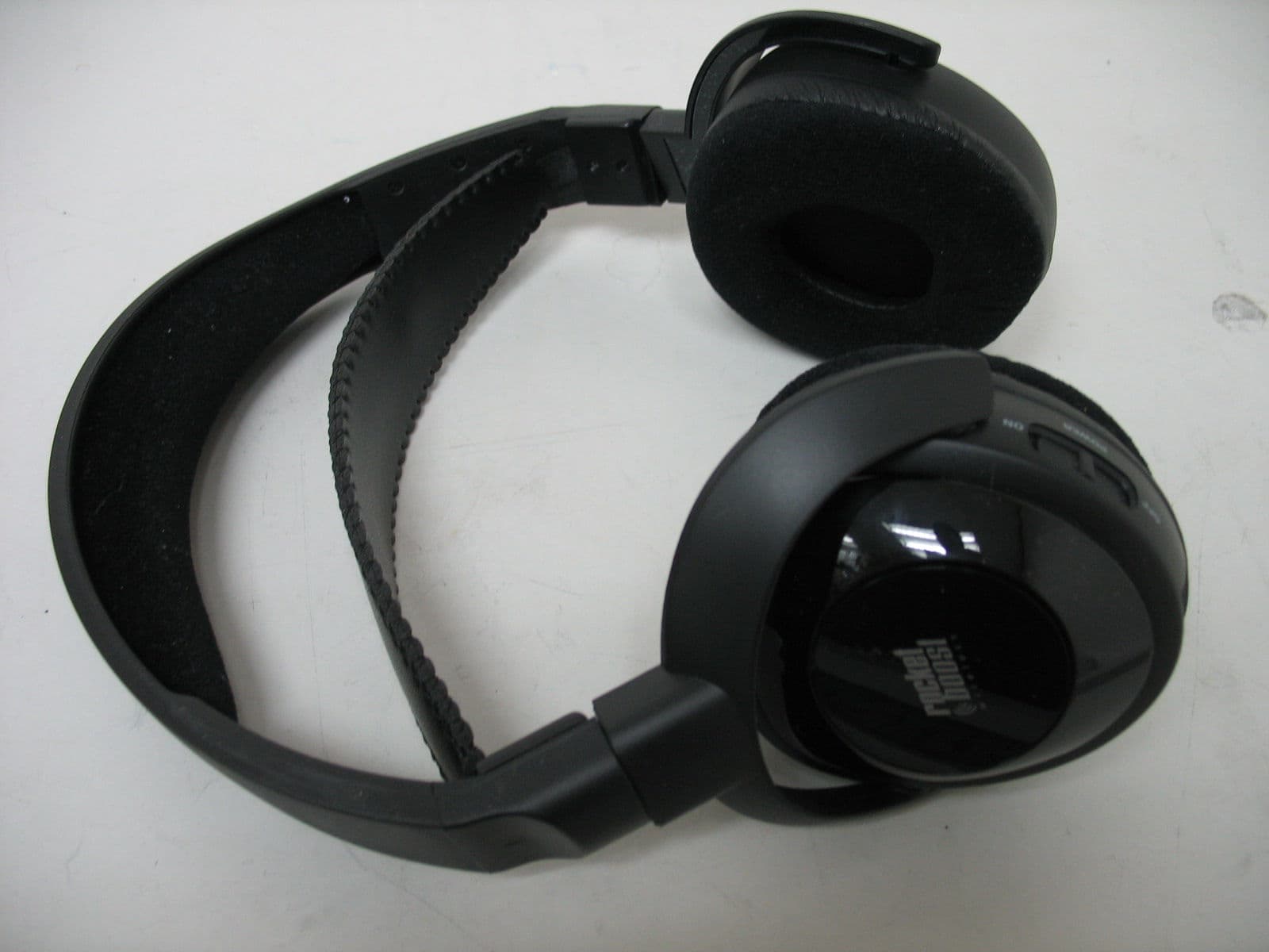 Rocketboost Wireless Stereo Headphones - FCC ID UZZRBWHP01RX - Beautiful Enterprise Co., Ltd. (2)