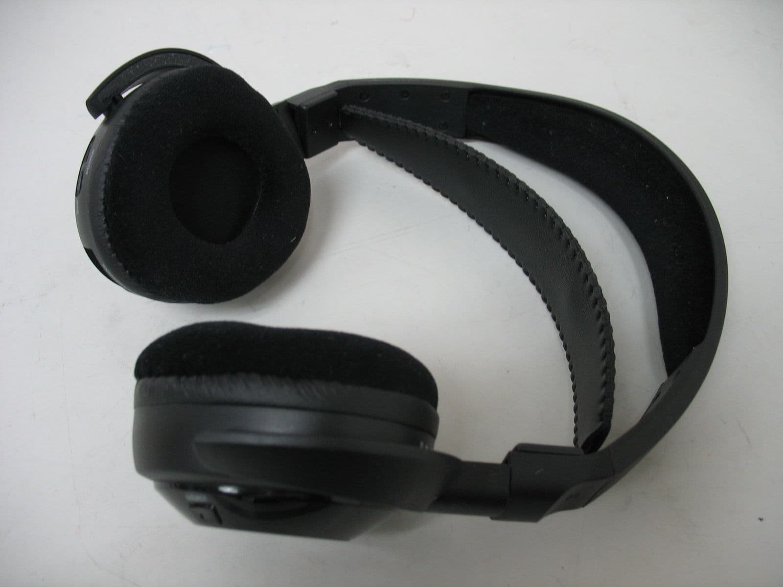 Rocketboost Wireless Stereo Headphones - FCC ID UZZRBWHP01RX - Beautiful Enterprise Co., Ltd. (3)