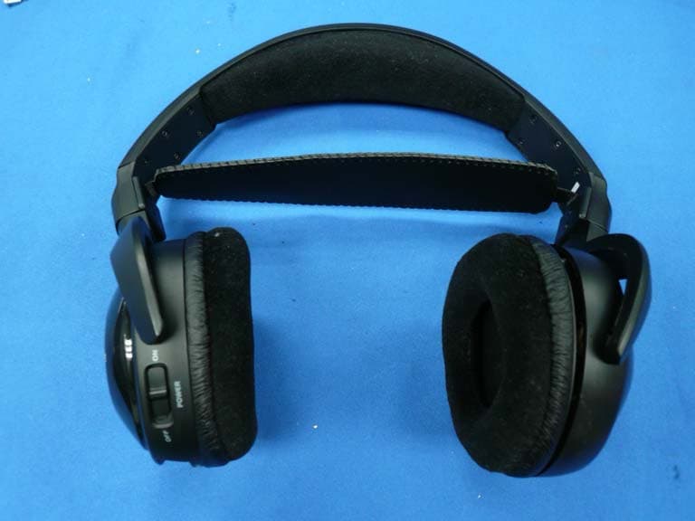 Digital Wireless Stereo Headphones - FCC ID UZZRFWHP01RX - Beautiful Enterprise Co., Ltd. (2)
